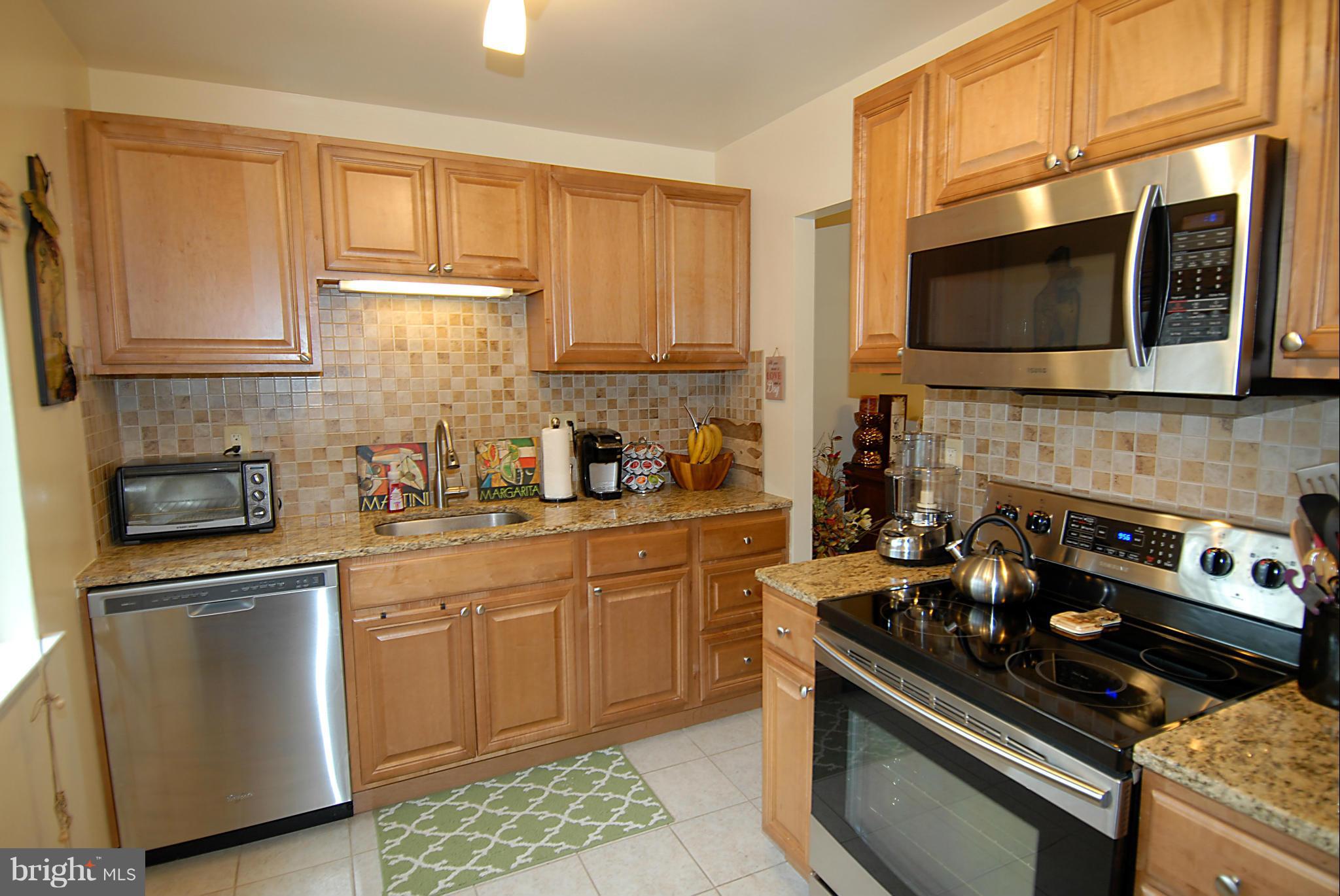 11928 Barrel Cooper Court Reston, VA 20191 - Photo 2 of 30 Kitchen