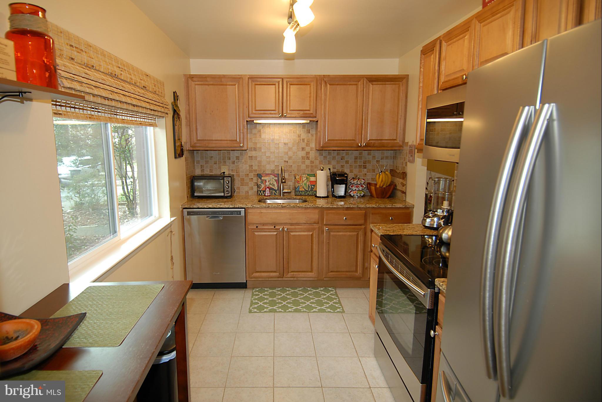 11928 Barrel Cooper Court Reston, VA 20191 - Photo 3 of 30 Kitchen