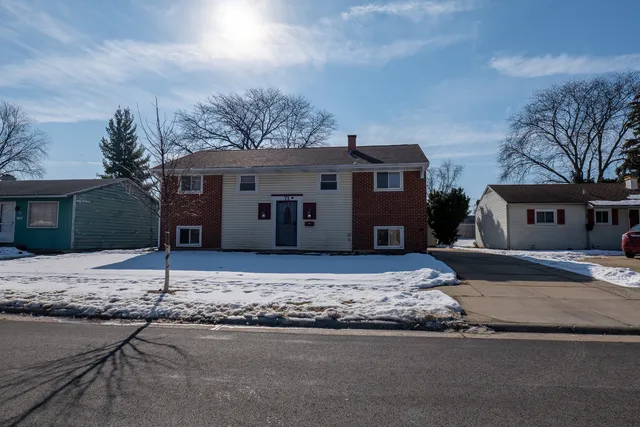 $349,900 | 71 Cambridge Lane, Glendale Heights, IL 60139