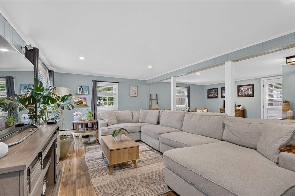 7 Englewood Road Coventry, RI 02816 - Photo 3 of 22