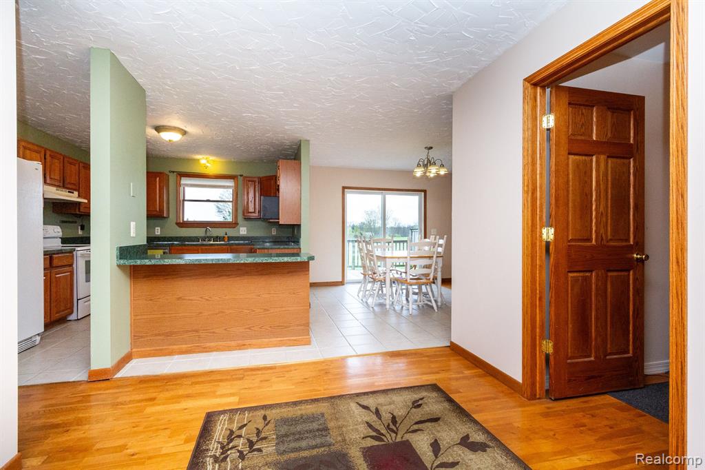 27469 Waltz Road New Boston, MI 48164 - Photo 7 of 60