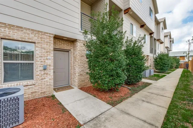 $2,100 | 2247 Dorian Place, Dallas, TX 75228