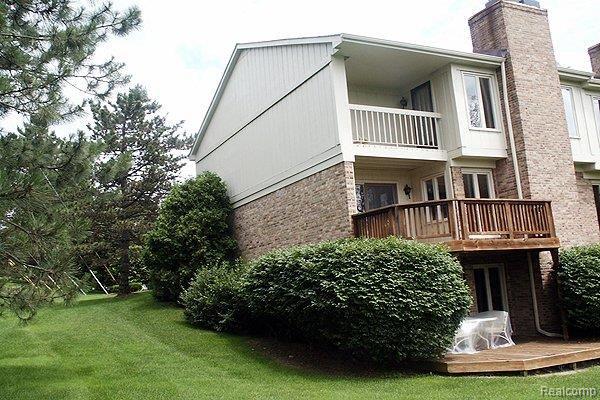 934 Golfview Court, Unit 22 Rochester, MI 48307 - Photo 18 of 21 Private end unit