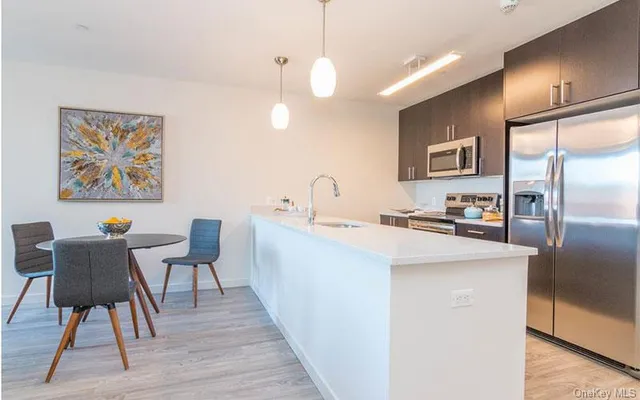 $3,900 | 1 Dekalb Avenue, Unit 411, White Plains, NY 10605