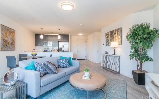 $3,900 | 1 Dekalb Avenue, Unit 411, White Plains, NY 10605