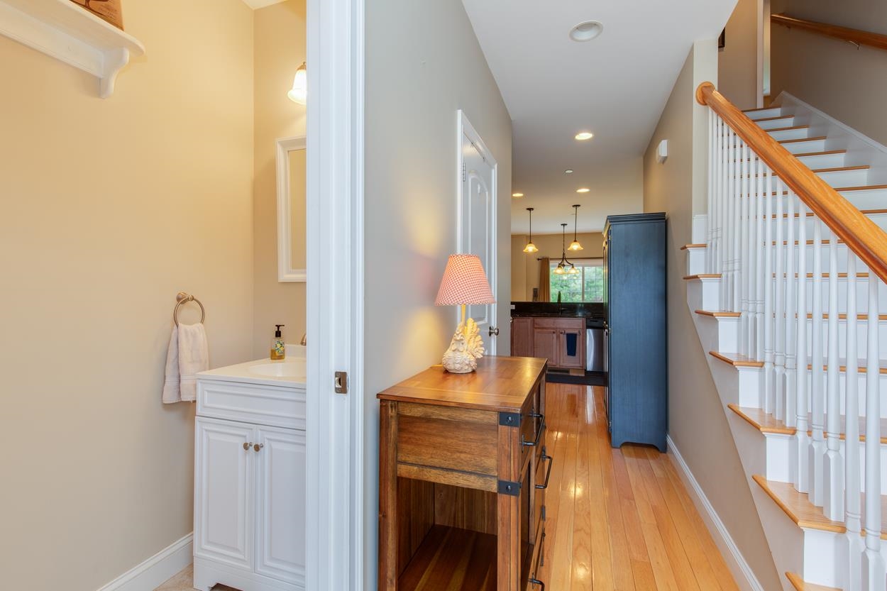 89 Woodview Way Manchester, NH 03102 - Photo 8 of 51