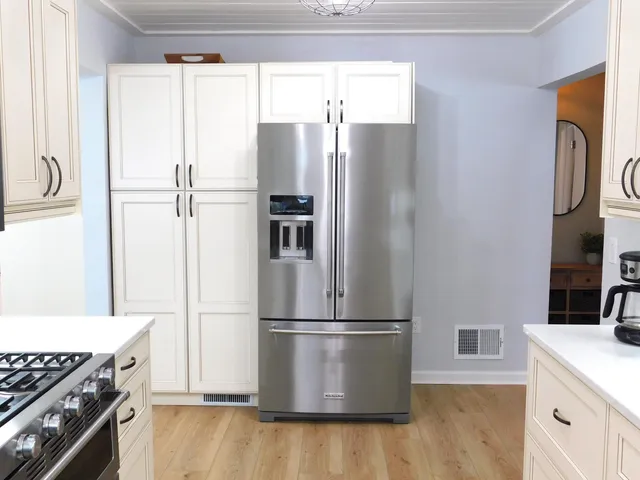 $389,900 | 220 South Division Street, Zeeland, MI 49464