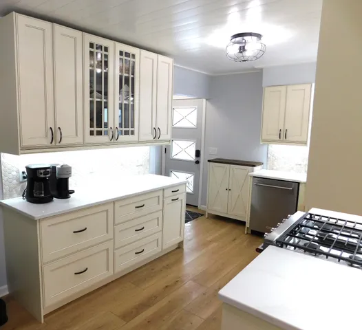 $389,900 | 220 South Division Street, Zeeland, MI 49464