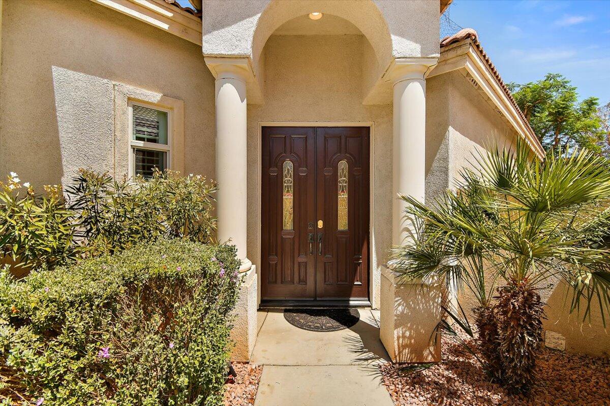 49580 Wayne Street Indio, CA 92201 - Photo 4 of 37 a front view of a house with a yard
