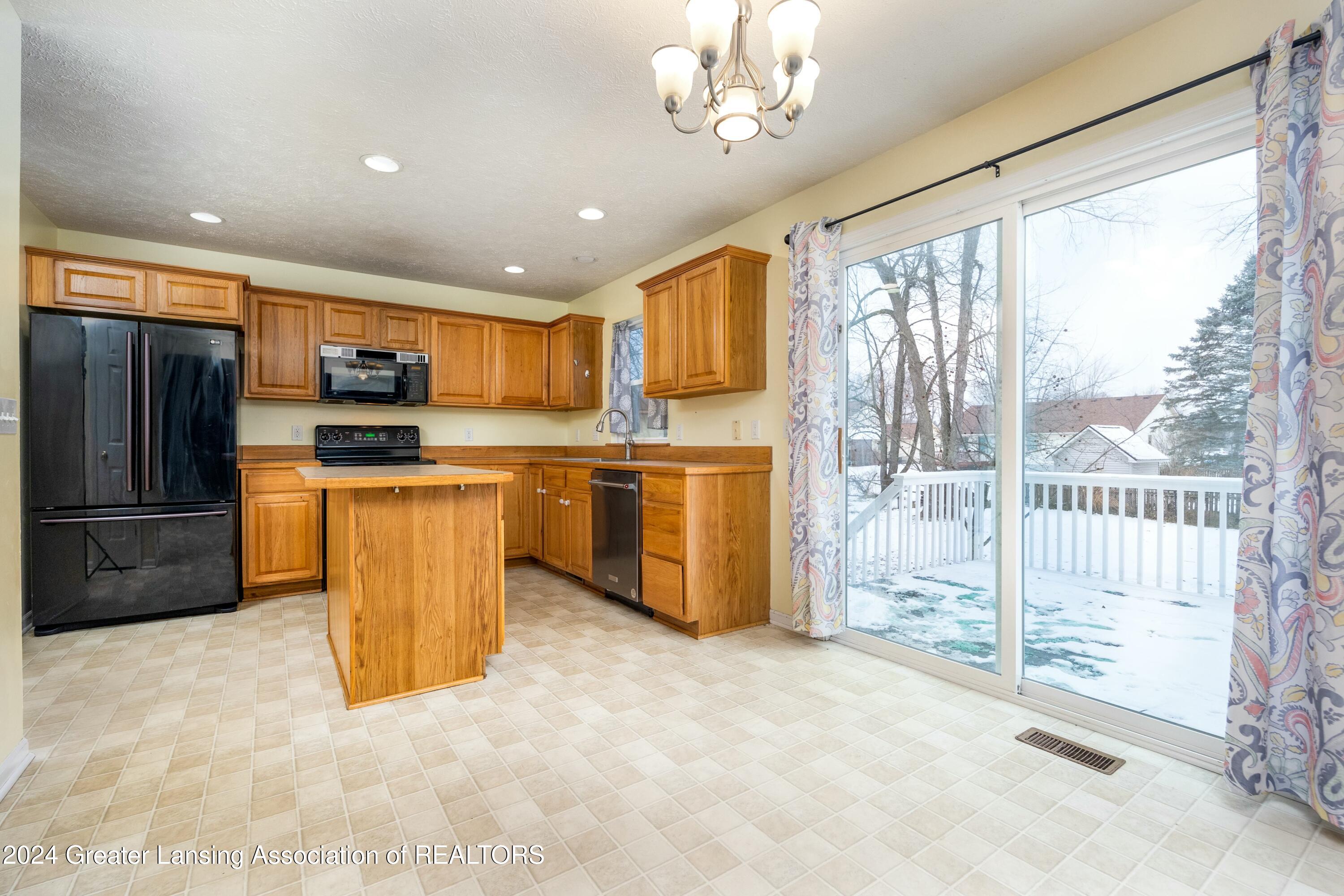 5850 Rothesay Road Lansing, MI 48911 - Photo 10 of 25 tempImageVV8GvA