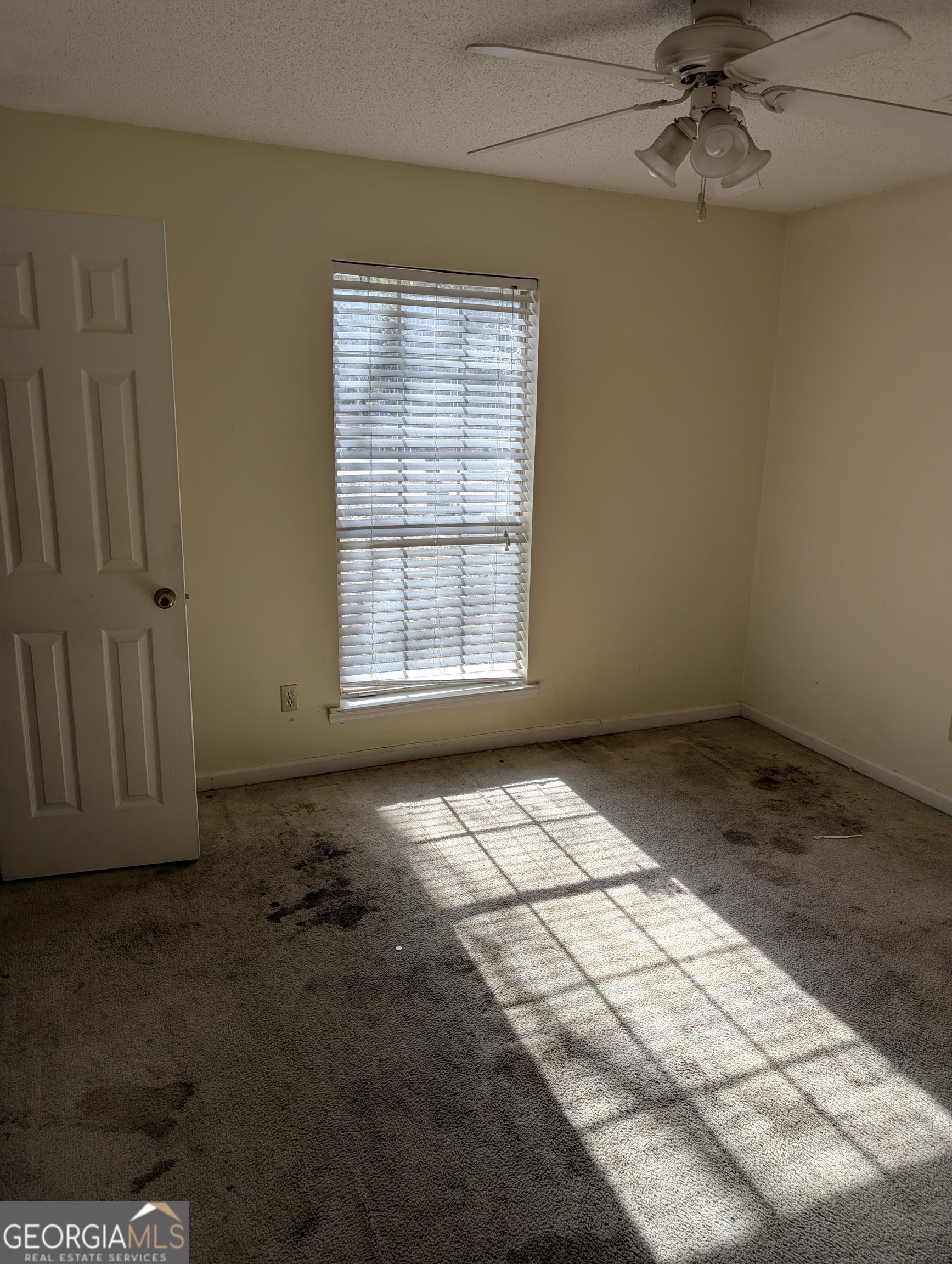 1934 Talmadge Road Allenhurst, GA 31301 - Photo 13 of 19 an empty room with windows