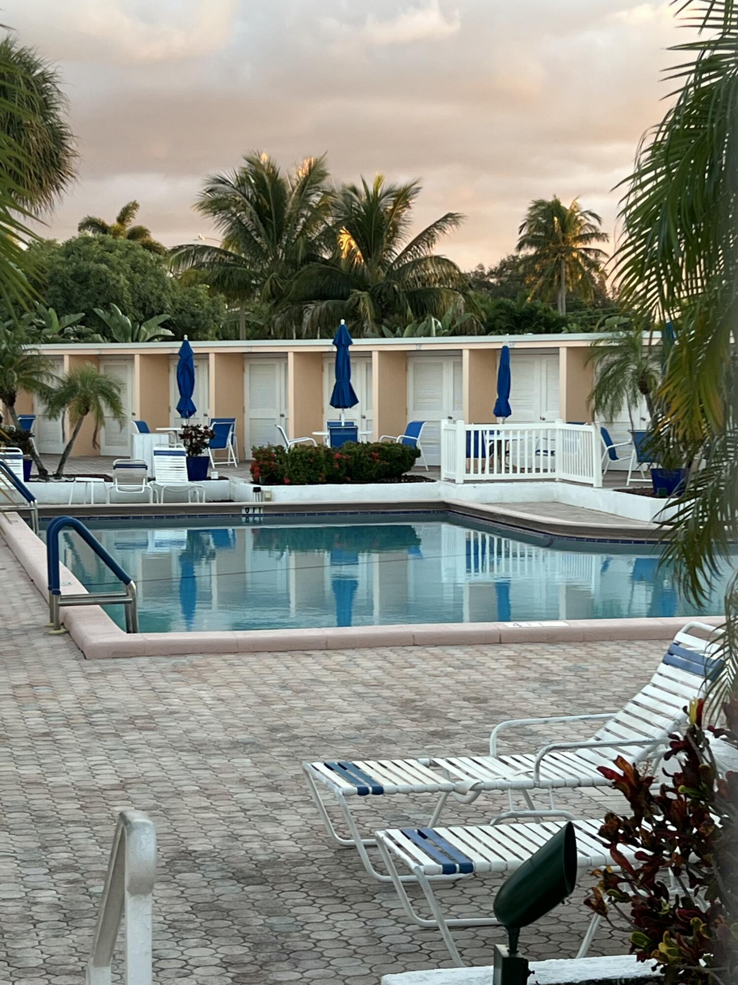6800 Northeast 22nd Way, Unit 2121 Fort Lauderdale, FL 33308 - Photo 7 of 8 a view of a house with a yard