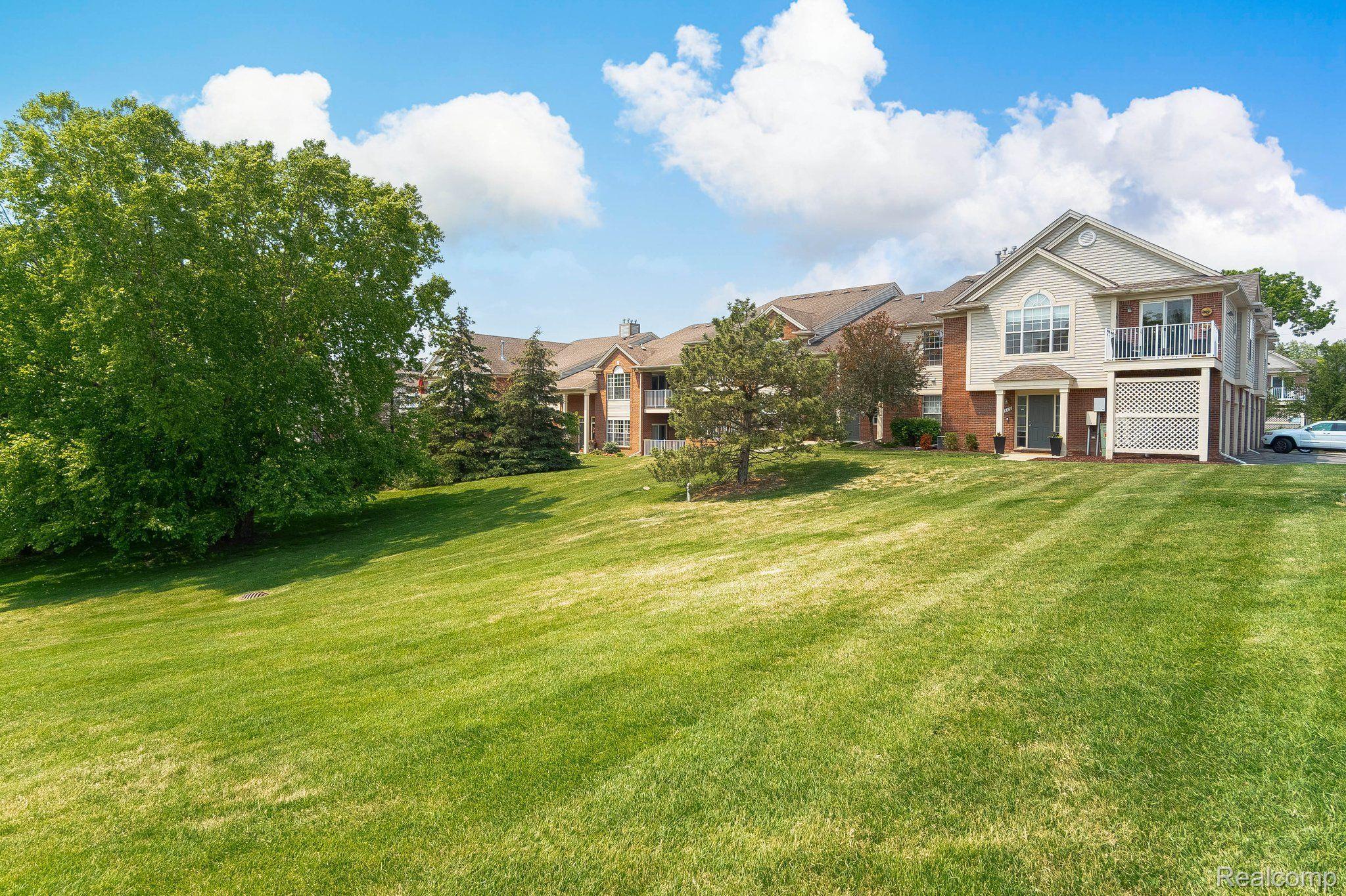 1883 Flagstone Circle Rochester, MI 48307 - Photo 2 of 29
