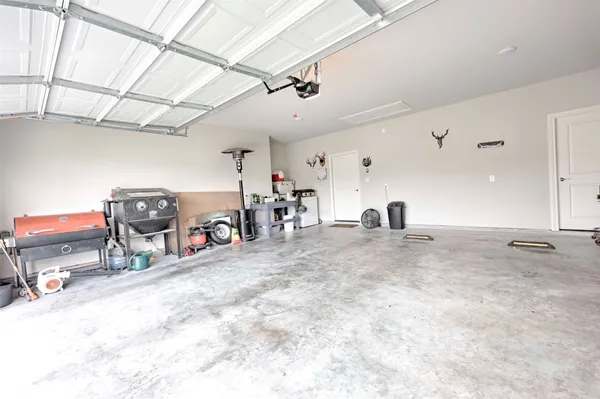 $440,000 | 206 East Hinton Road, Weimar, TX 78962