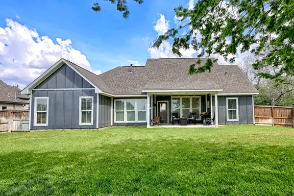 $440,000 | 206 East Hinton Road, Weimar, TX 78962