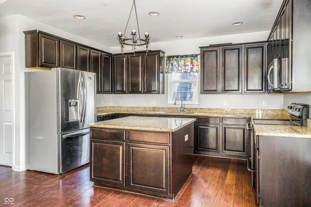 $529,900 | 517 North Pioneer Road, Center Point, IN 47840