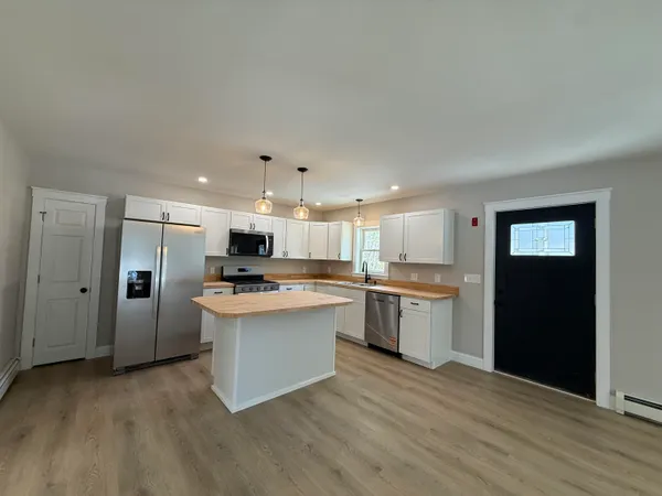 $500,000 | 9 Raspberry Hill Road, Mechanic Falls, ME 04256