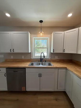 $500,000 | 9 Raspberry Hill Road, Mechanic Falls, ME 04256