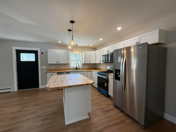 $500,000 | 9 Raspberry Hill Road, Mechanic Falls, ME 04256