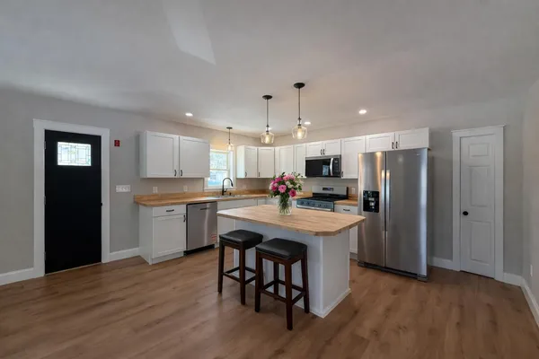 $500,000 | 9 Raspberry Hill Road, Mechanic Falls, ME 04256