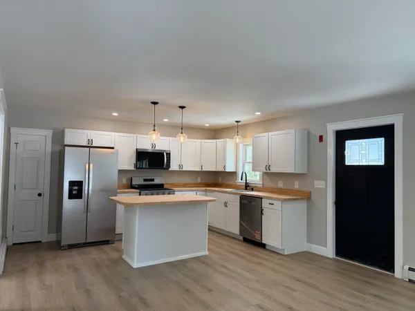 $500,000 | 9 Raspberry Hill Road, Mechanic Falls, ME 04256