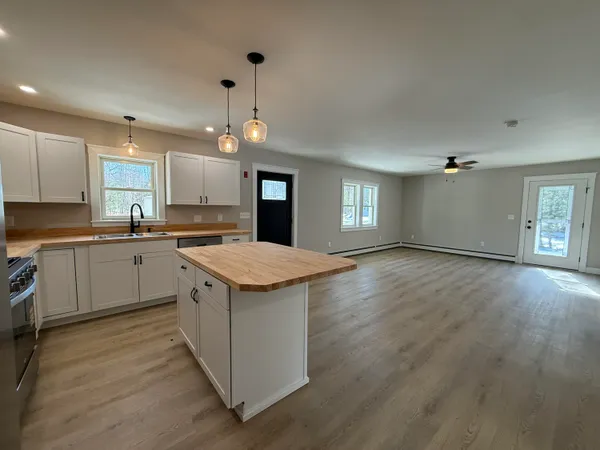 $500,000 | 9 Raspberry Hill Road, Mechanic Falls, ME 04256