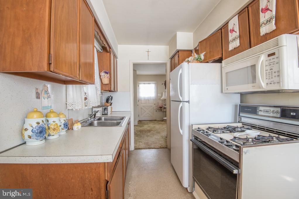 1740 Hemlock Road Lancaster, PA 17603 - Photo 12 of 25 Gallery Image 12