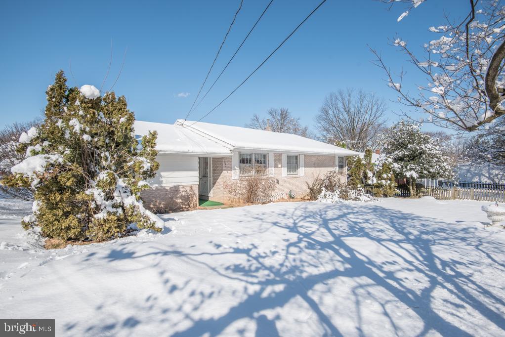 1740 Hemlock Road Lancaster, PA 17603 - Photo 3 of 25 Gallery Image 3