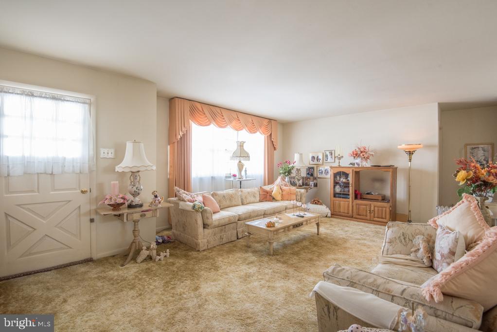 1740 Hemlock Road Lancaster, PA 17603 - Photo 7 of 25 Gallery Image 7