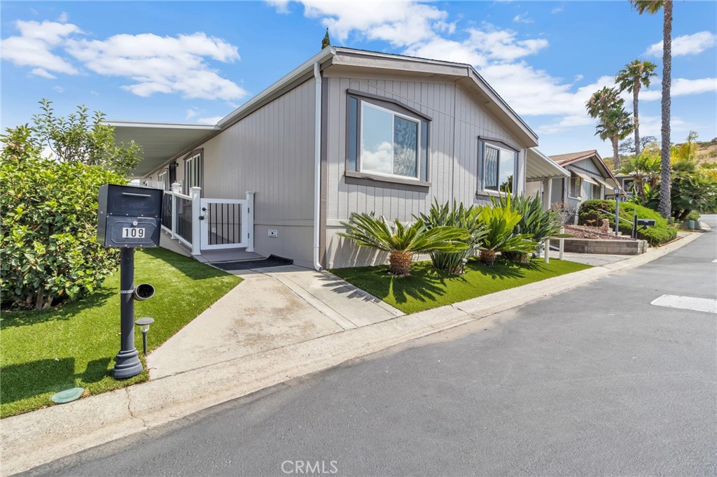 971 Borden Road, Unit 109 San Marcos, CA 92069 - Photo 4 of 31 Low Maitence Turf