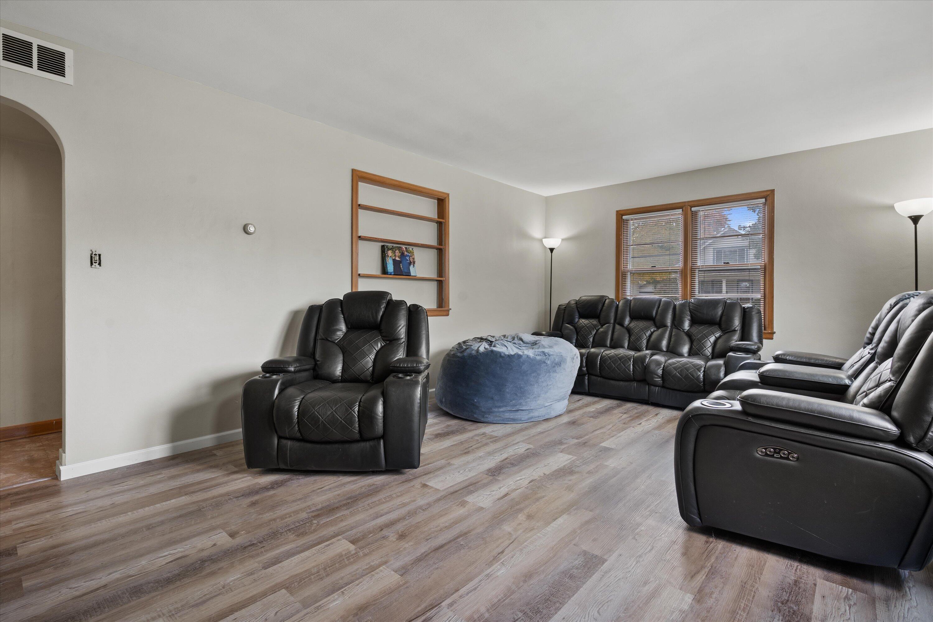 340 Frame Avenue Waukesha, WI 53186 - Photo 7 of 72 02-DSC06329