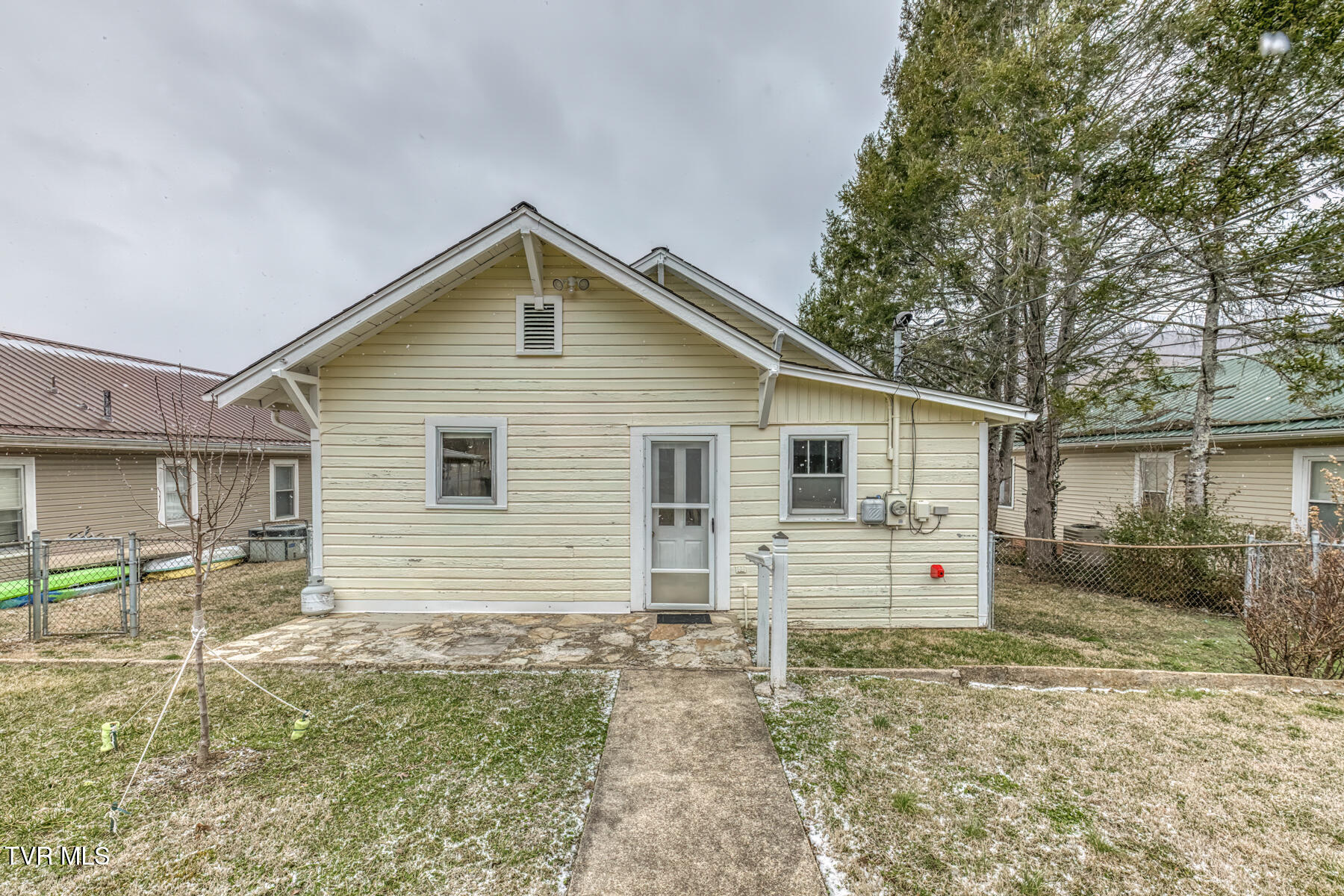 708 North Main Avenue Erwin, TN 37650 - Photo 6 of 28 708 N Main Ave-23