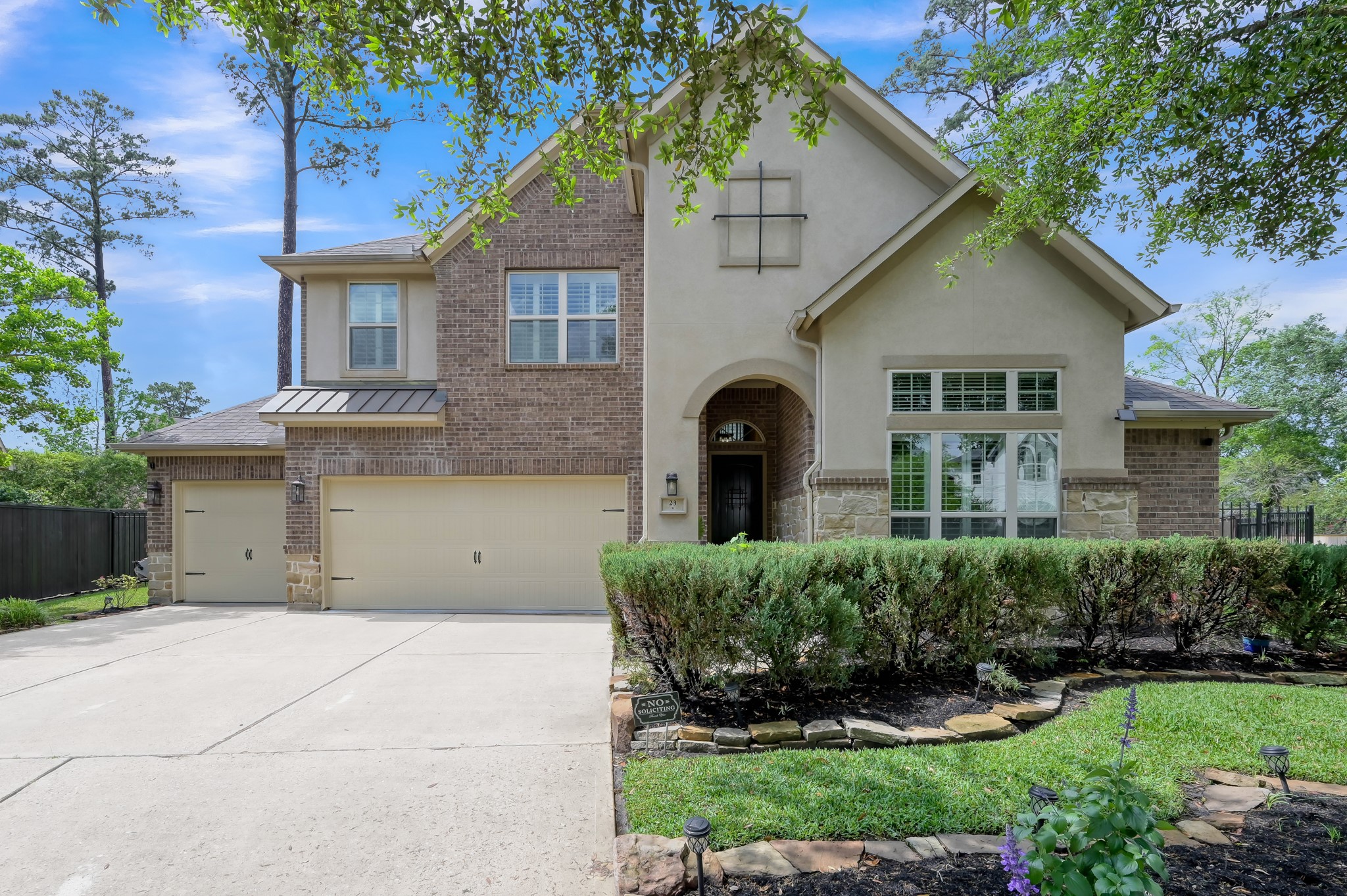 This stunning home boasts a captivating blend of stucco, rock, and brick with an extra-wide driveway, offering exceptional curb appeal.