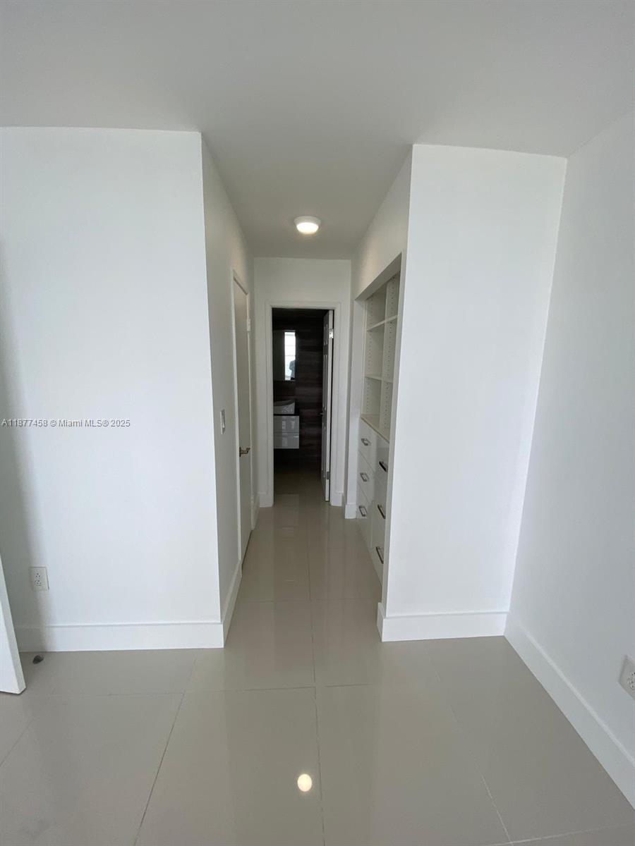 2801 Northeast 183rd Street, Unit 1909W Aventura, FL 33160 - Photo 15 of 17 a view of hallway with a hallway