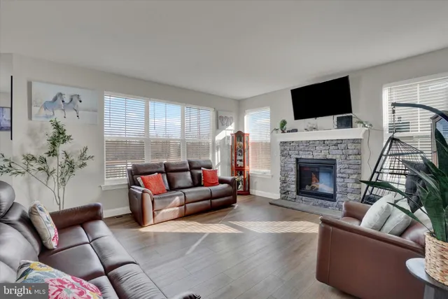 $599,900 | 2072 North Autumn Chase Drive, Mechanicsburg, PA 17055