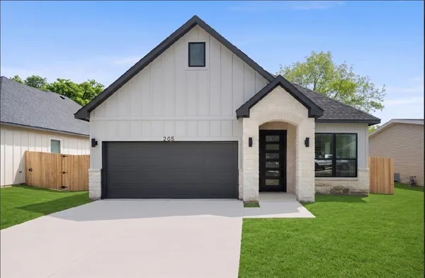 $298,500 | 205 Grayson Street, Leonard, TX 75452