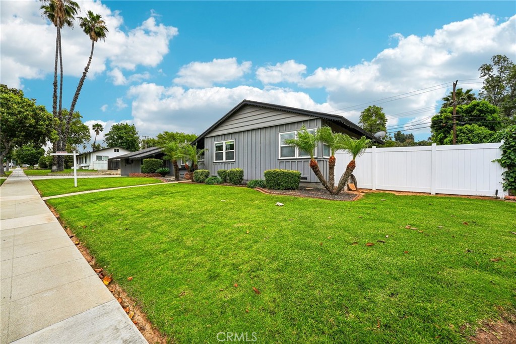 2424 Central Riverside, CA 92506 - Photo 9 of 36
