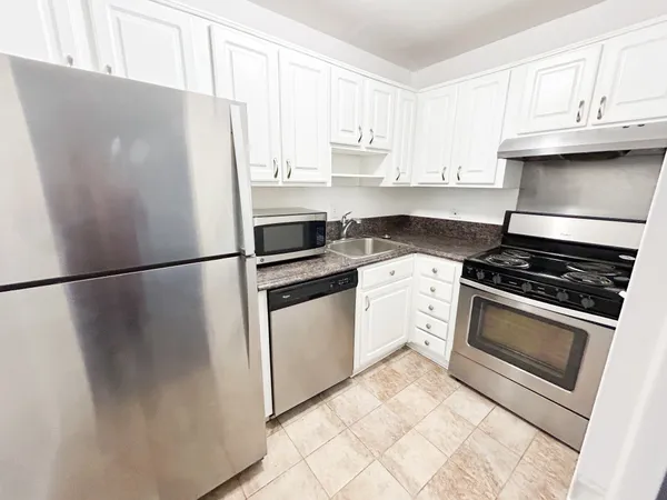 $1,200 | 3415 West End Avenue, Unit 706, Nashville, TN 37203