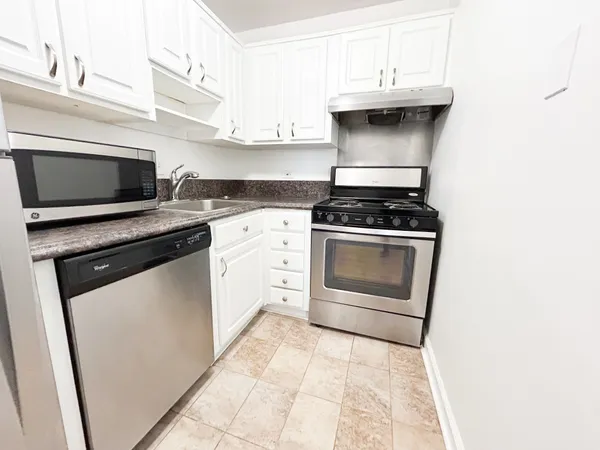 $1,200 | 3415 West End Avenue, Unit 706, Nashville, TN 37203