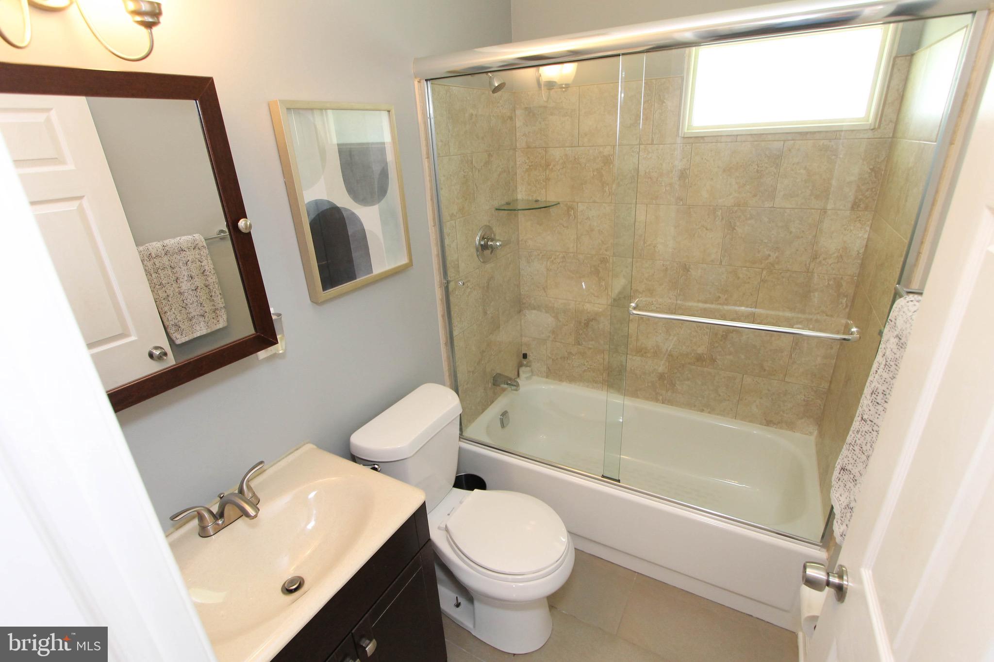 34 Hemlock Road Levittown, PA 19056 - Photo 17 of 41