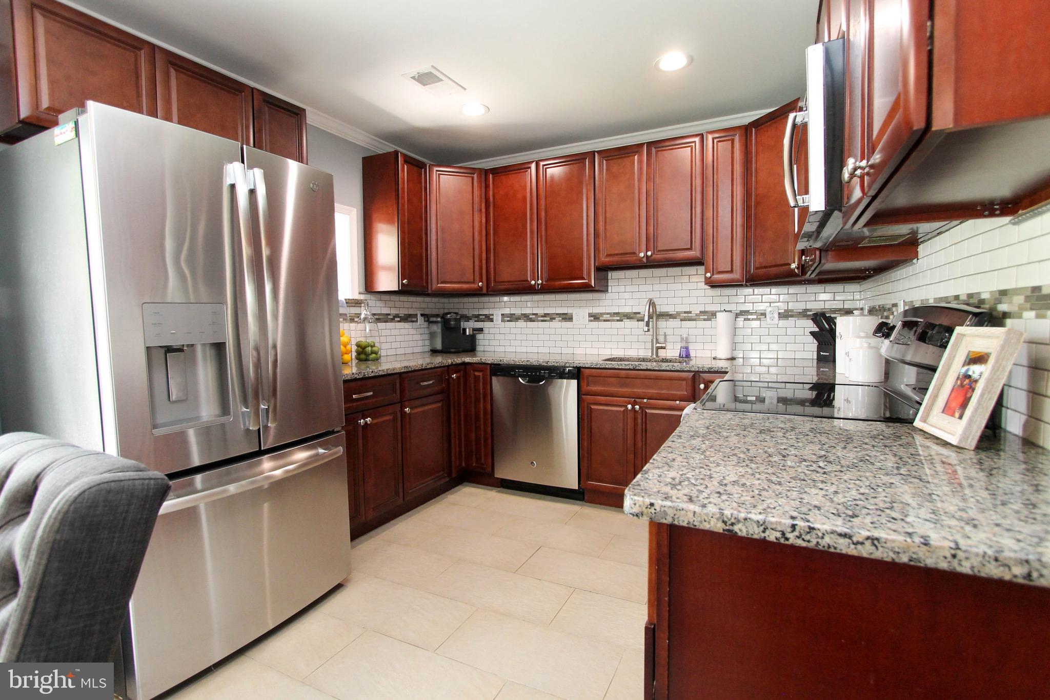 34 Hemlock Road Levittown, PA 19056 - Photo 8 of 41