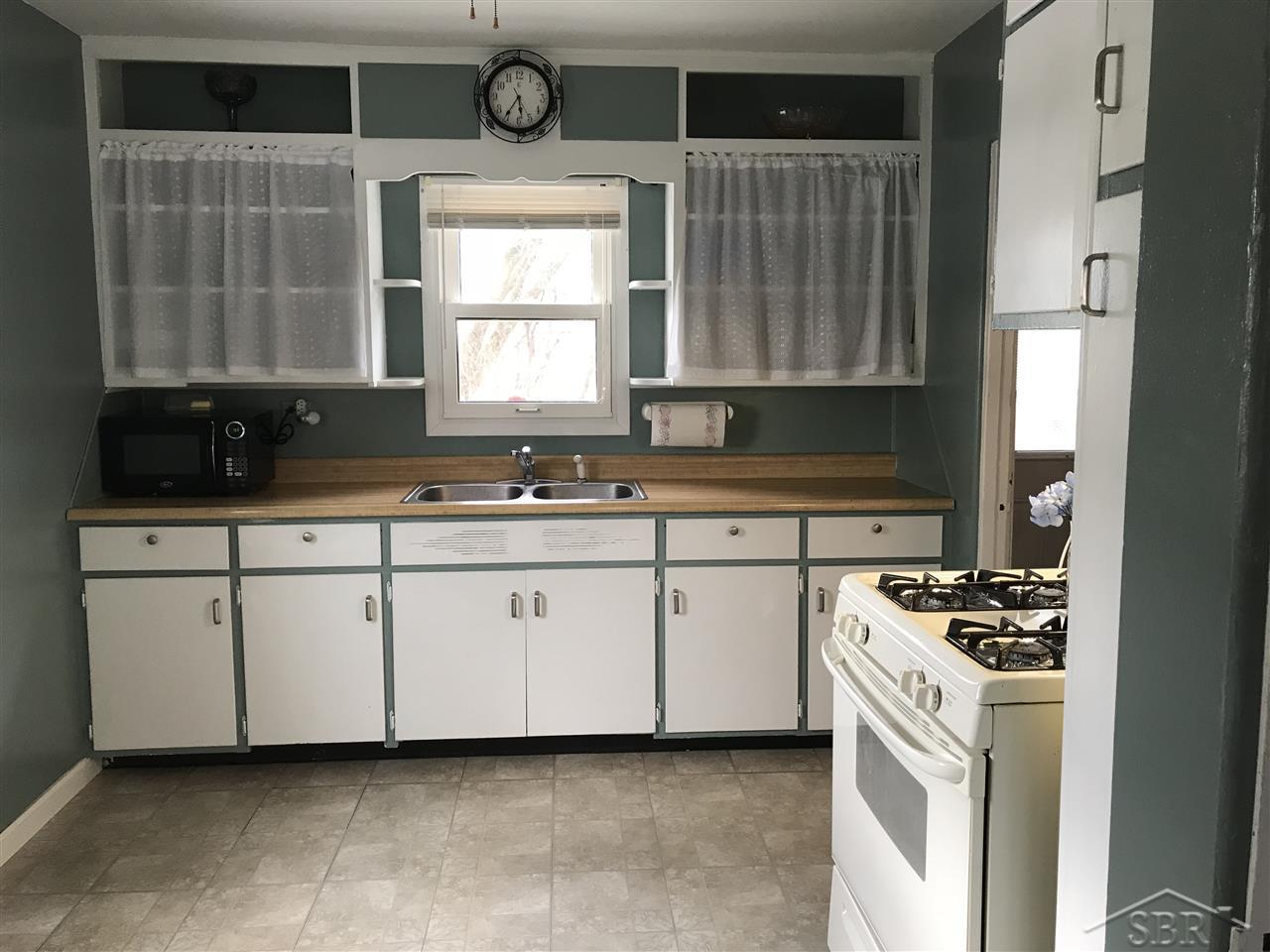 8049 Webster Road Freeland, MI 48623 - Photo 8 of 26 31335856-7.JPG