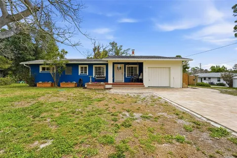 a view of a house with a backyard