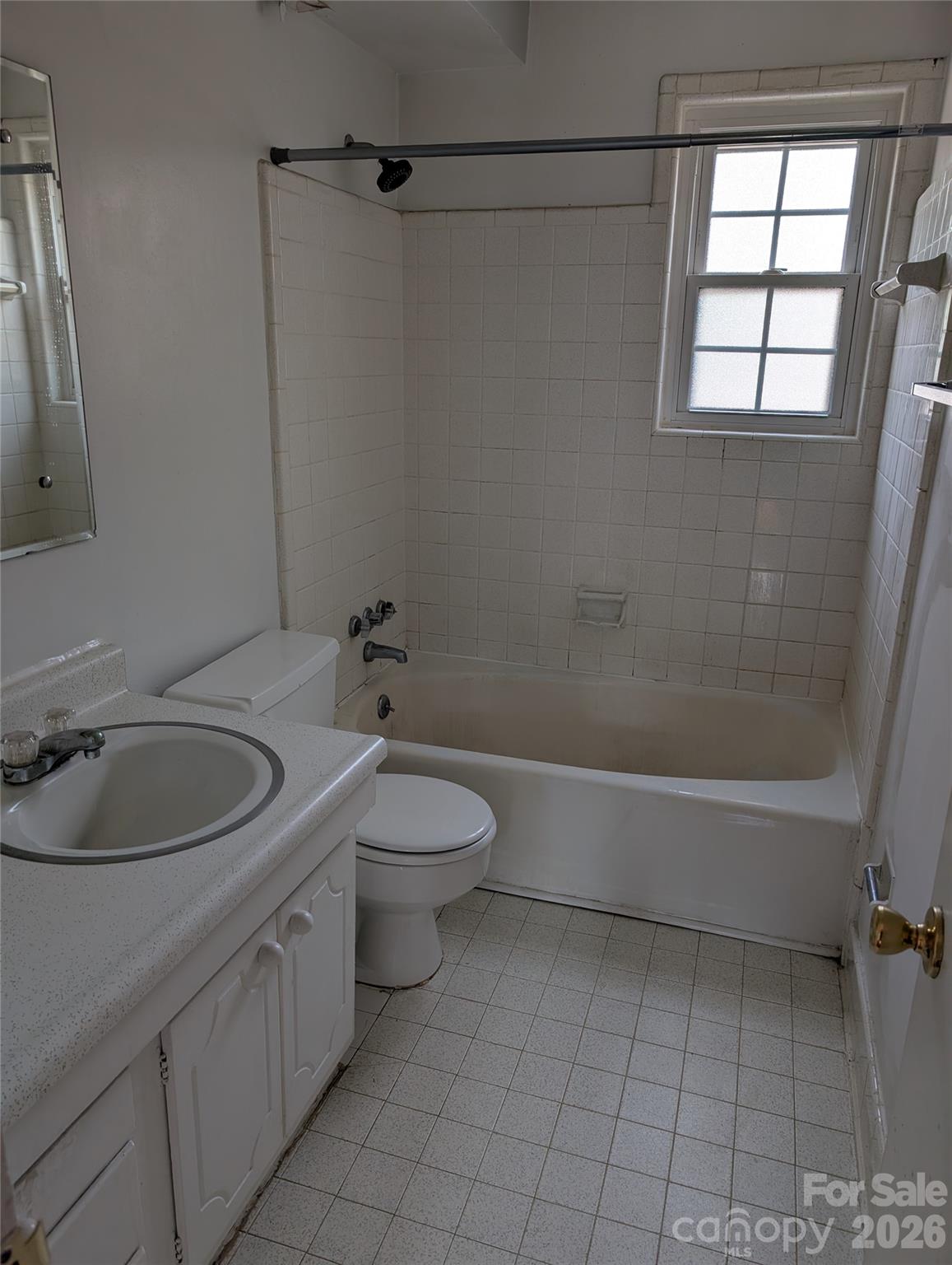 916 McAlway Road, Unit D Charlotte, NC 28211 - Photo 6 of 12 a bathroom with a toilet a sink and bathtub