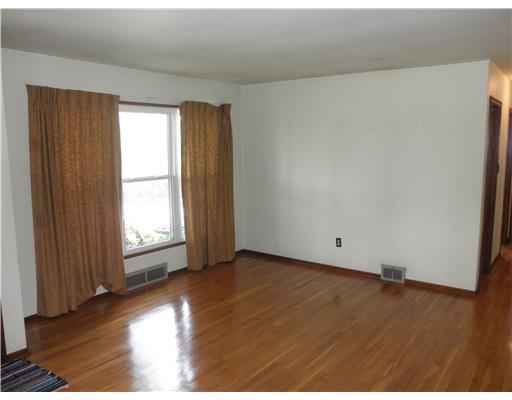 150 Franklin Farms Road Washington, PA 15301 - Photo 3 of 18 Living Room.