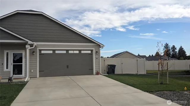 $419,950 | 403 Lambert Court, Grandview, WA 98930
