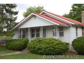 563 Thompson Cove Road Clyde, NC 28721 - Photo 2 of 7