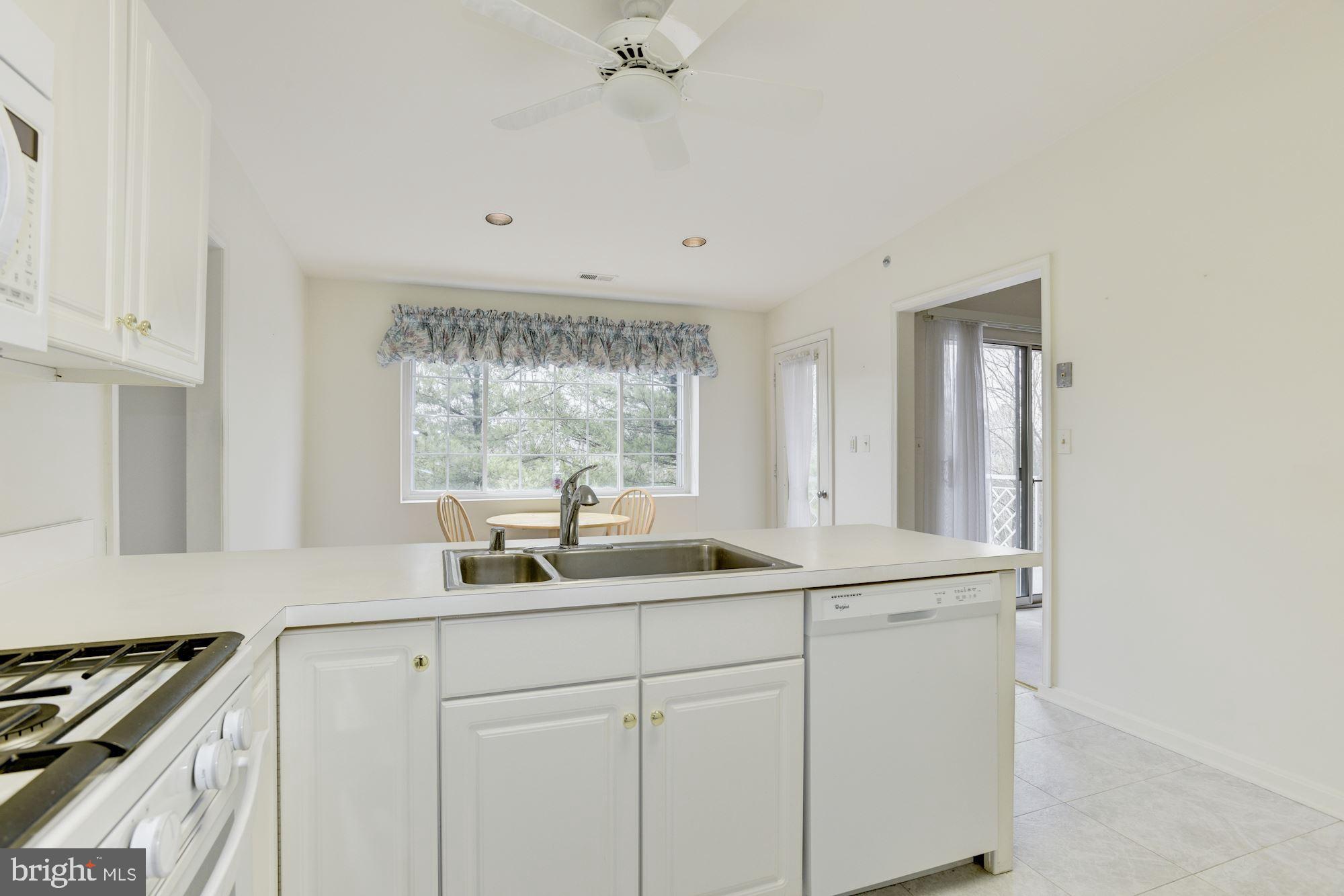 405 Kilree Road, Unit 303 Lutherville-Timonium, MD 21093 - Photo 9 of 23 Kitchen