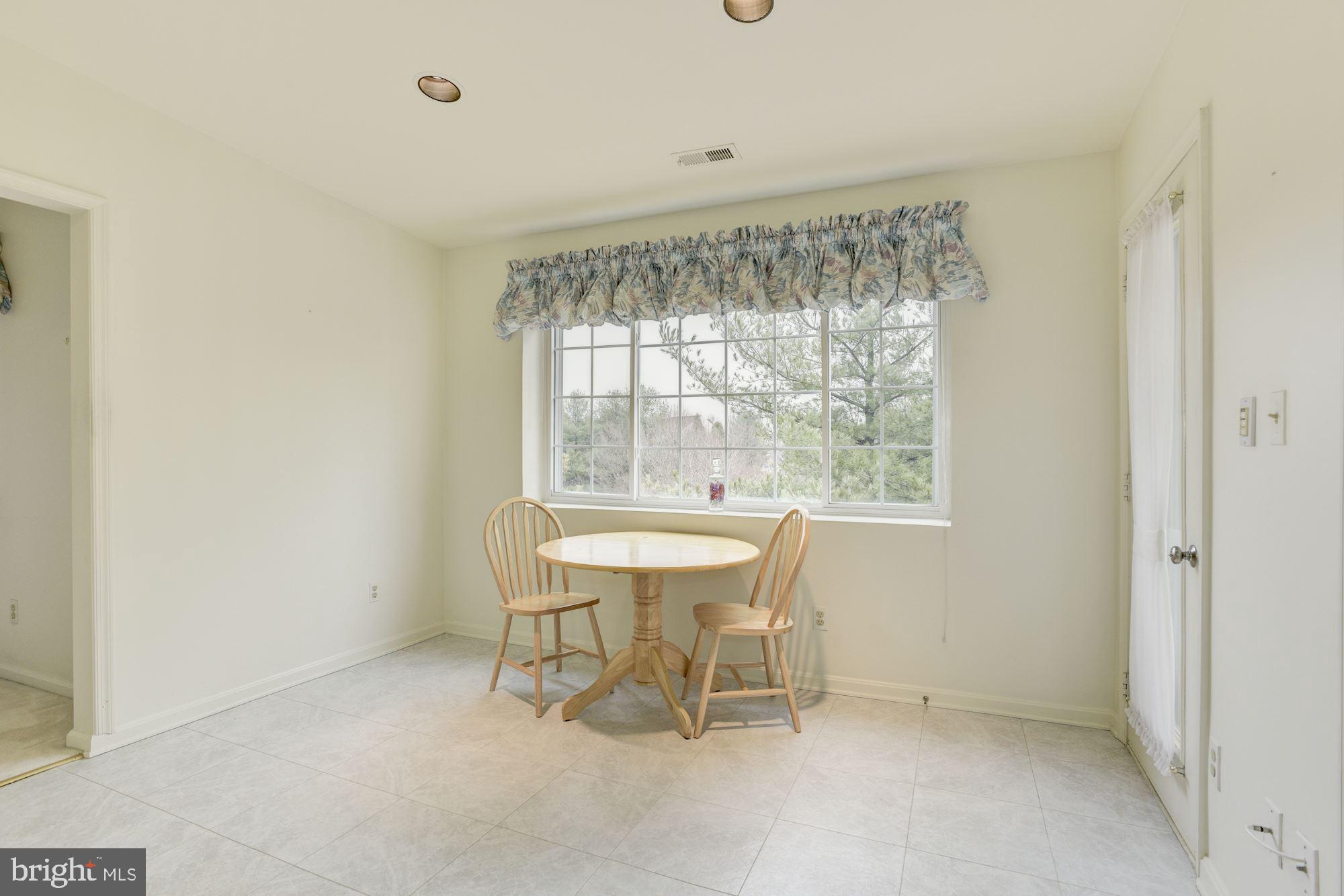 405 Kilree Road, Unit 303 Lutherville-Timonium, MD 21093 - Photo 10 of 23 Breakfast Area