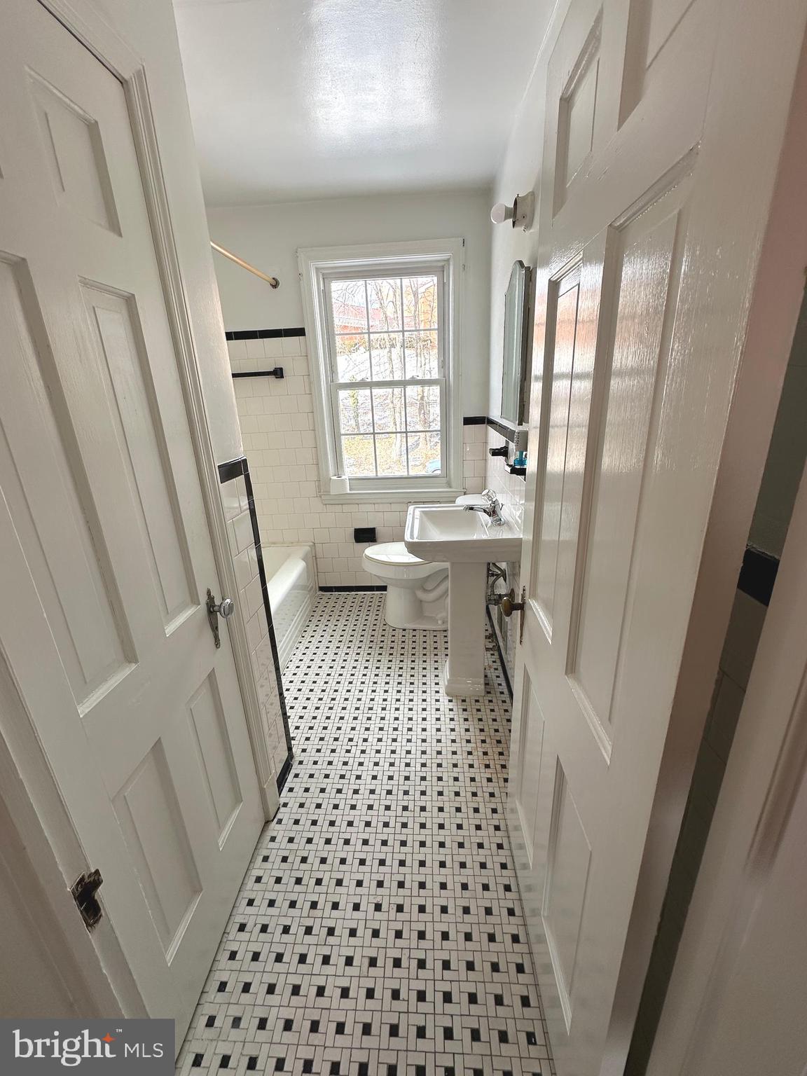 409 Whitfield Road Baltimore, MD 21228 - Photo 23 of 42 Full bath original tile